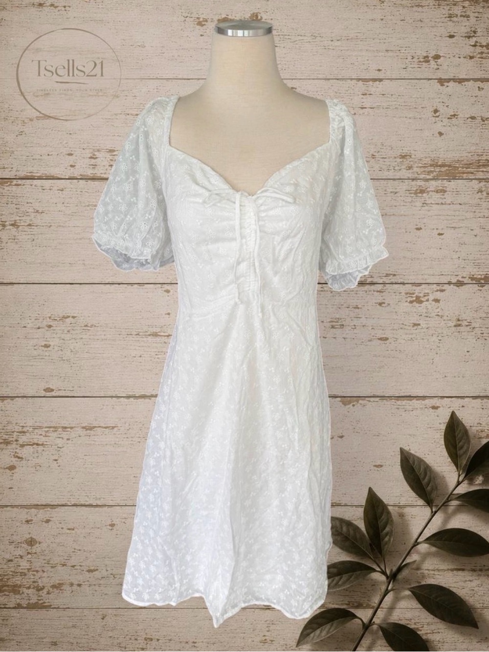 NWT Pinup Fashion Plus Size White Eyelet Puff Sleeve Mini Dress - Size 22W